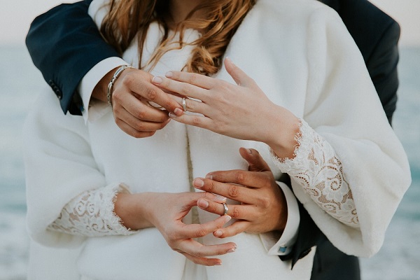 Comment annoncer son mariage de façon originale ?