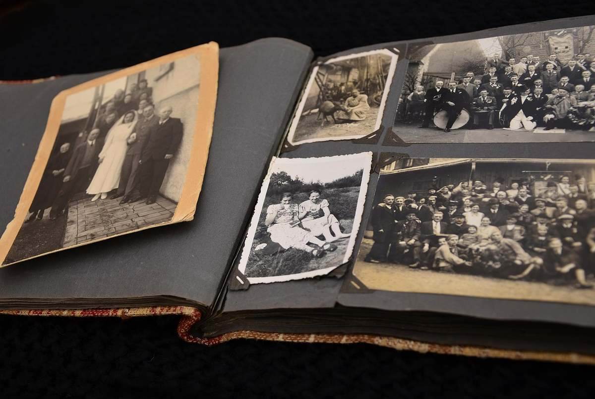 Choisir un carnet pour cartes postales anciennes : capacité, format et prix comparés