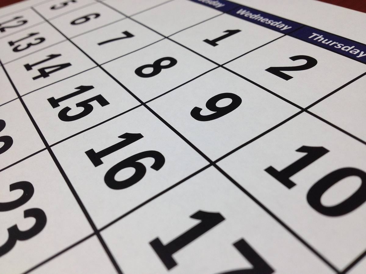 Calendrier affiché avec cases numérotées et jours de la semaine